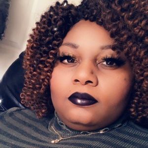 Meet your Posher, Simone